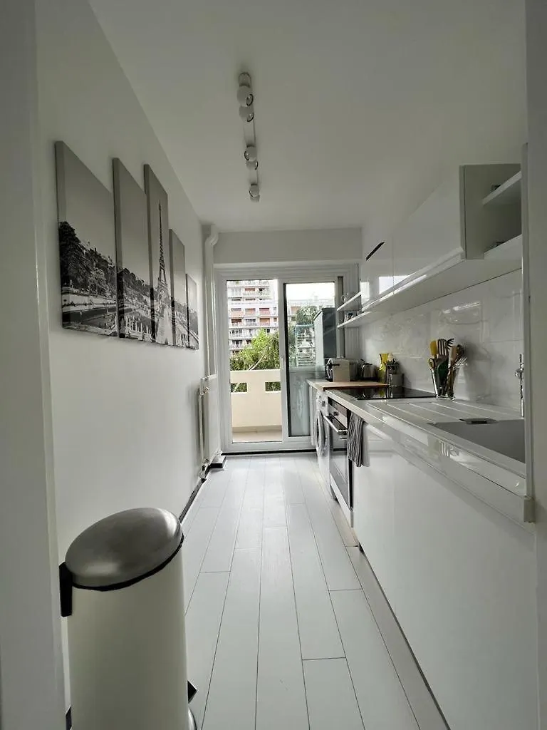 High Class 15 * Paris